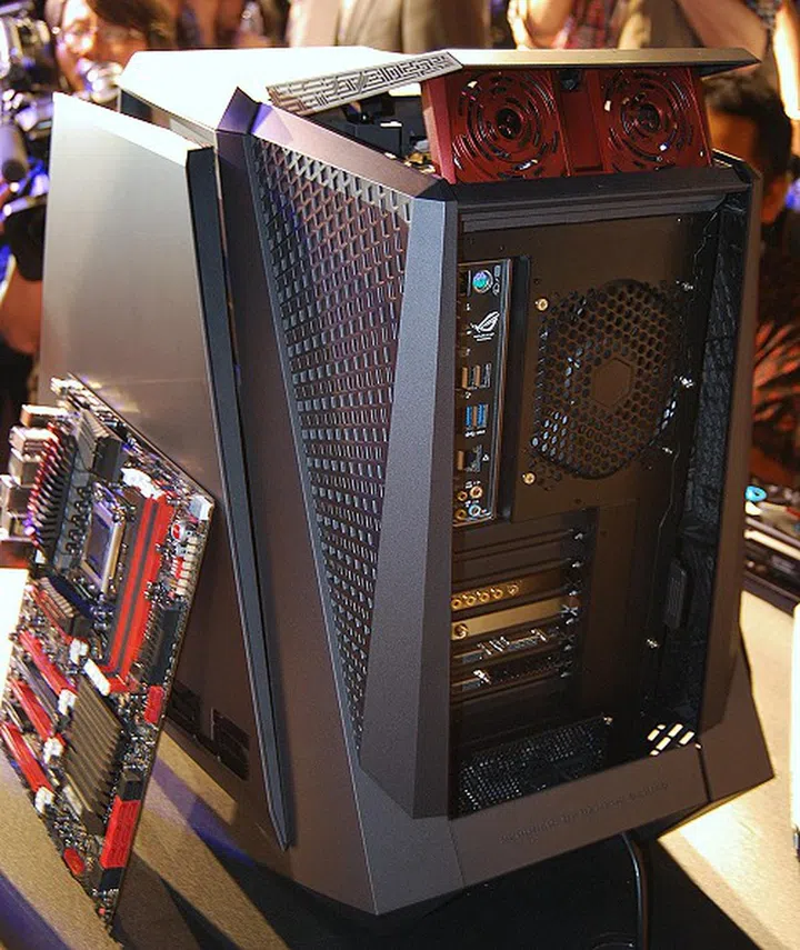 Here's a peek at its rear chassis design and ventilation.