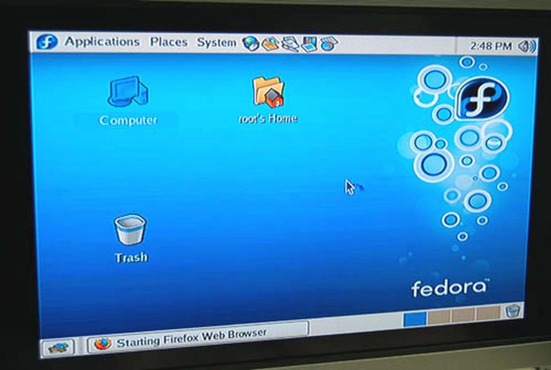 The Gnome desktop in its full Fedora Core glory.