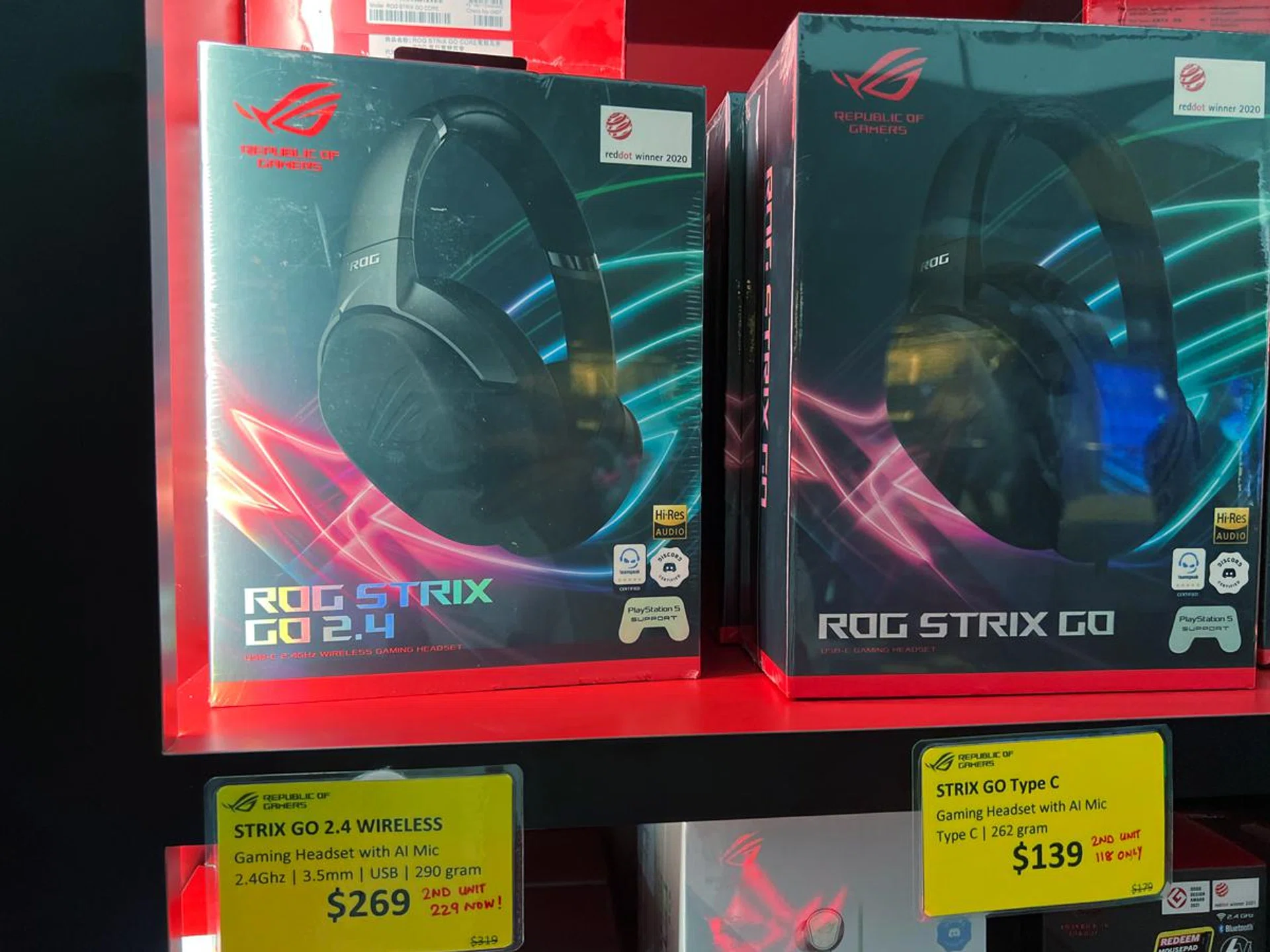 ASUS ROG Strix Go 2.4 (left).