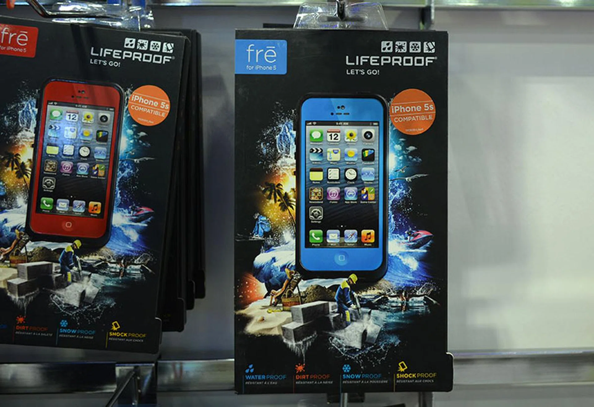 If you are still holding on to an iPhone 5 or 5s, now's the time to get a case for it. The LifeProof Fre case for the iPhone 5/5s is retailing at just $39, a huge drop from its usual price of $129. The rugged case is targeted at those who love the great outdoors, and is both waterproof (up to 2m) and shock proof. Combined with a built-in screen protector, the case will render your iPhone impervious to the elements. It is currently available in 10 colors. 