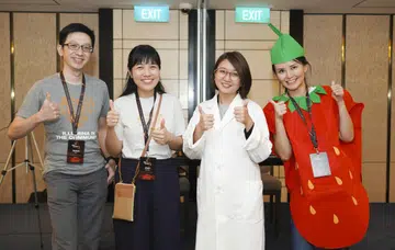 Illumina employee volunteers dressed up as a scientist and strawberry for the Strawberry DNA extraction experiment with primary school students from Children’s Wishing Well. Image source: Illumina.