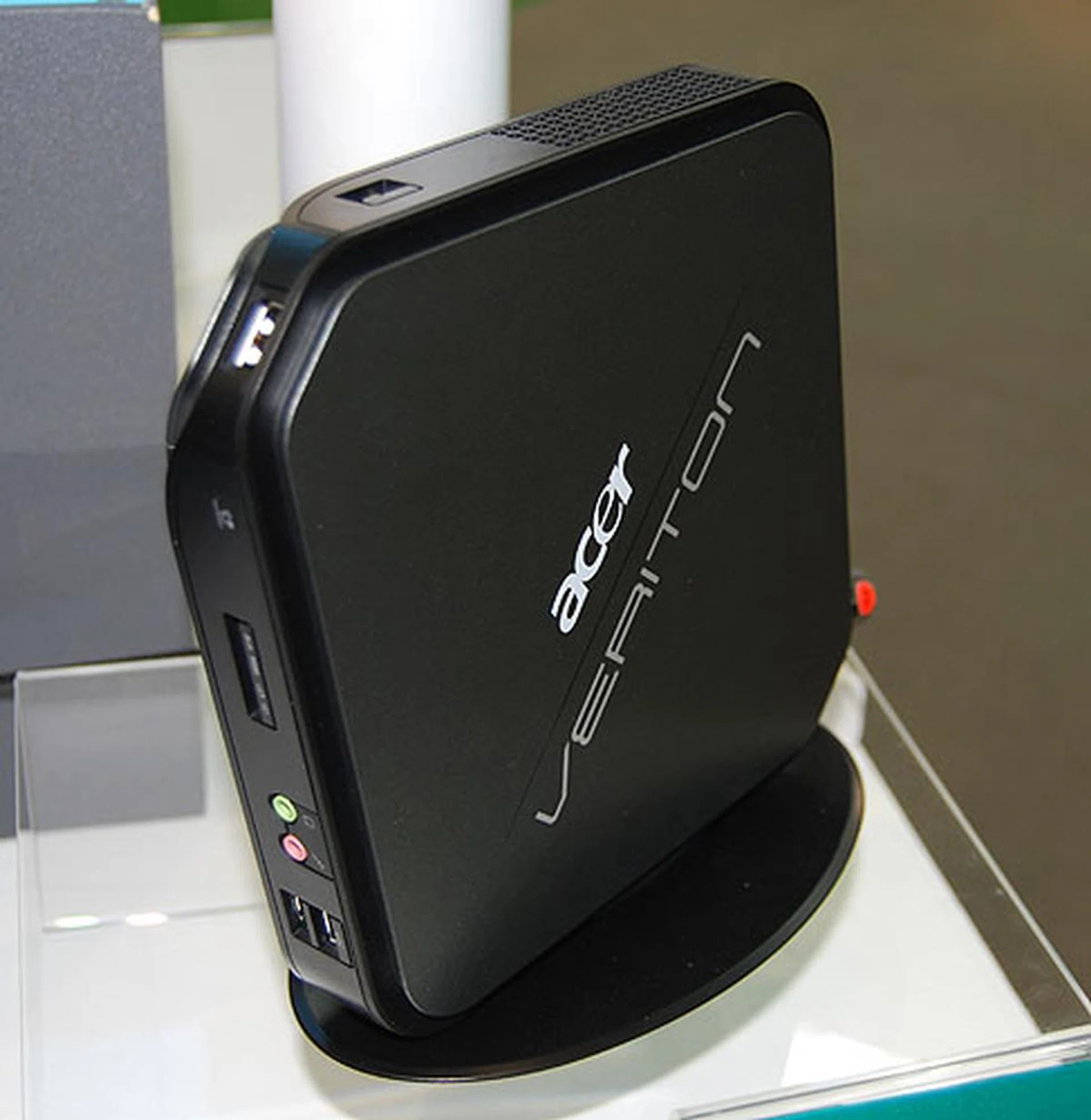 It looks almost the same but this is not the Aspire Revo but the Veriton N260G. The innards are also different with its Atom N280 CPU and GN40 Express chipset. The graphics hence is the better GMA 4500M, with a HDMI port. Like the Revo, you can mount this small PC to the back of compatible monitors.