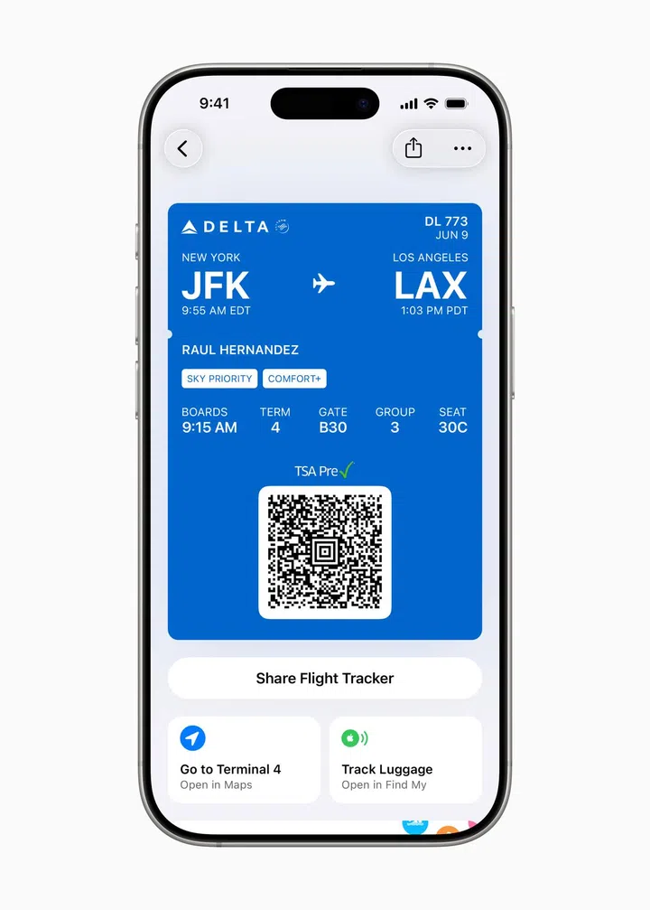 Boarding passes in Apple Wallet now get live updates based on your flight information. Image: Apple.