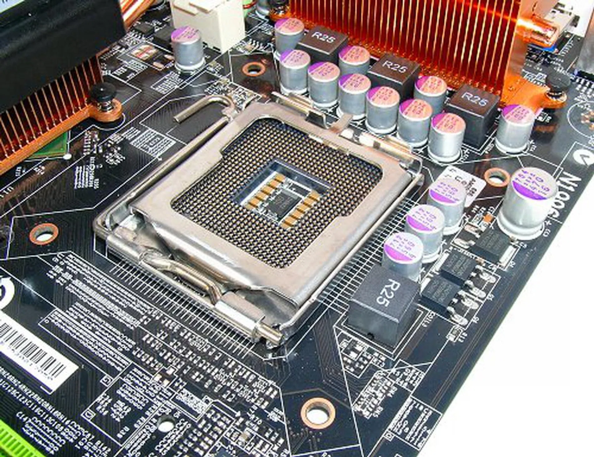 The nForce 680i SLI natively supports dual and quad-core processors and 1333MHz FSB, but MSI is still testing compatibility support for 45nm processors.