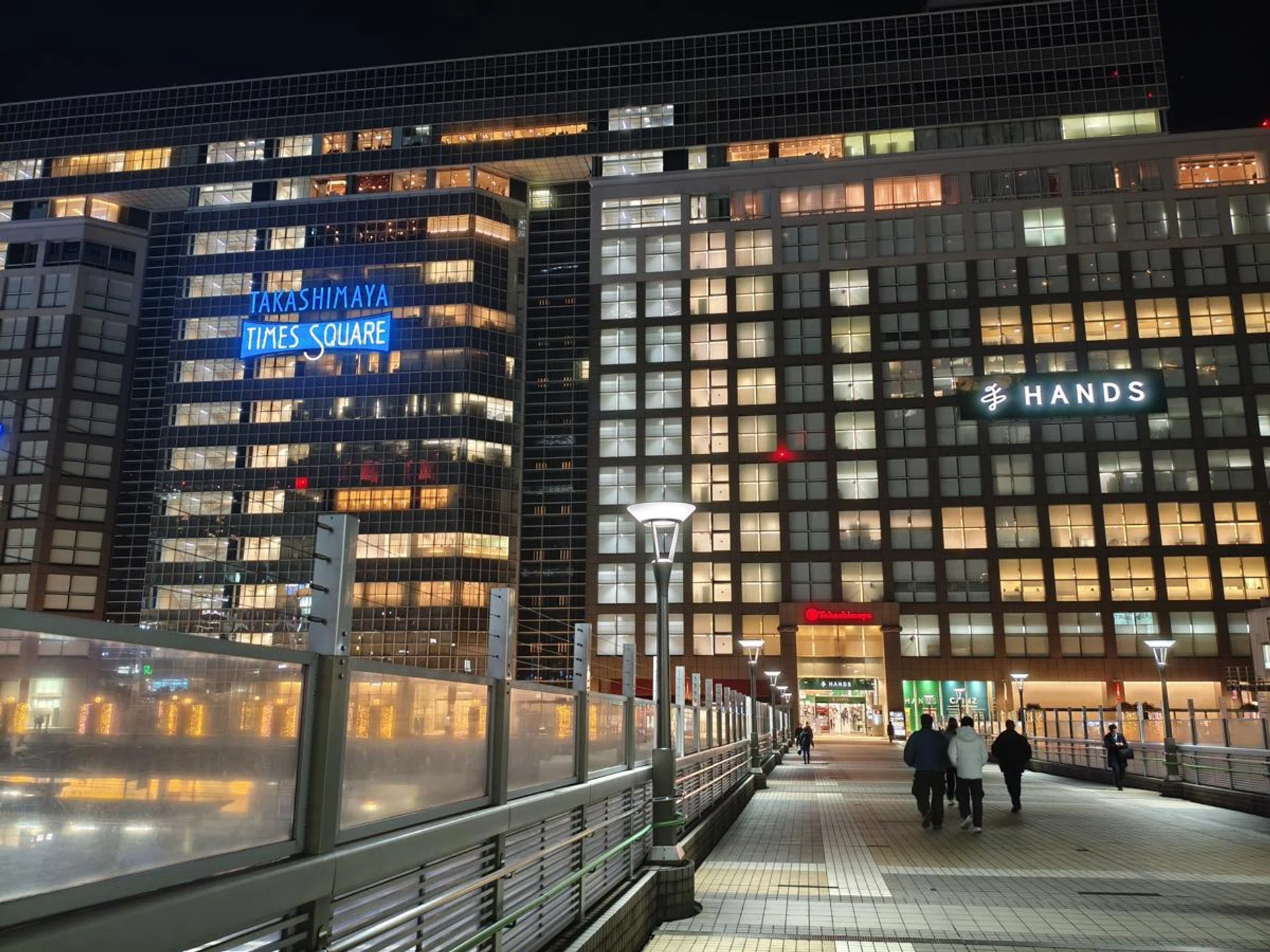 Low light shot, auto exposure. Photo: HWZ.