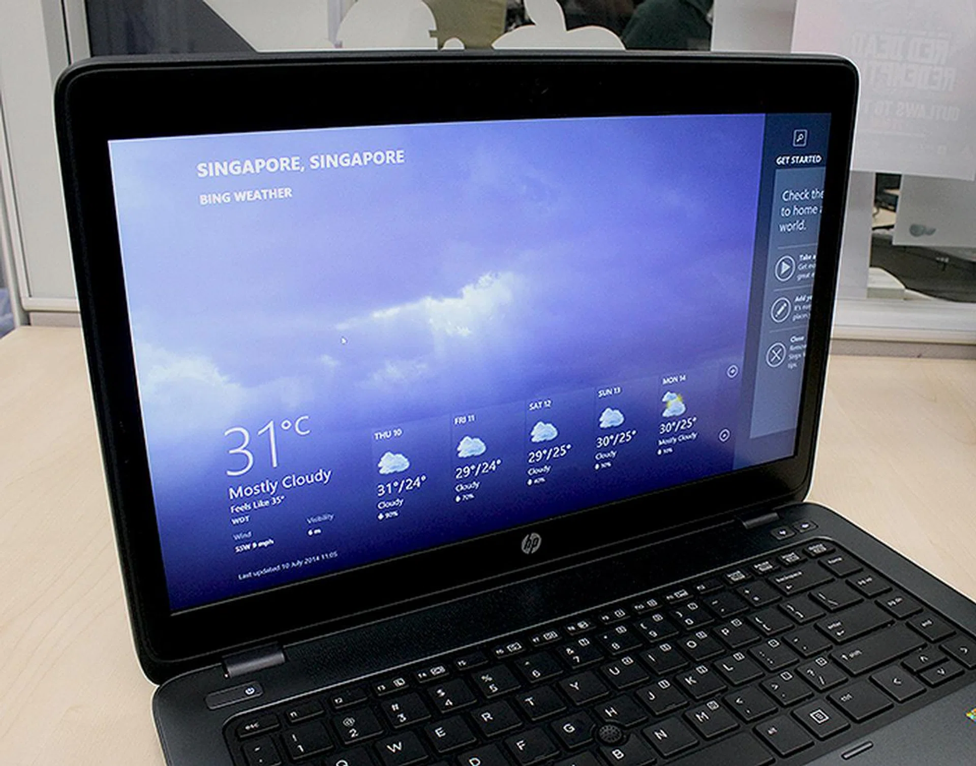 The display offers good viewing angles, but it seems a little washed out.