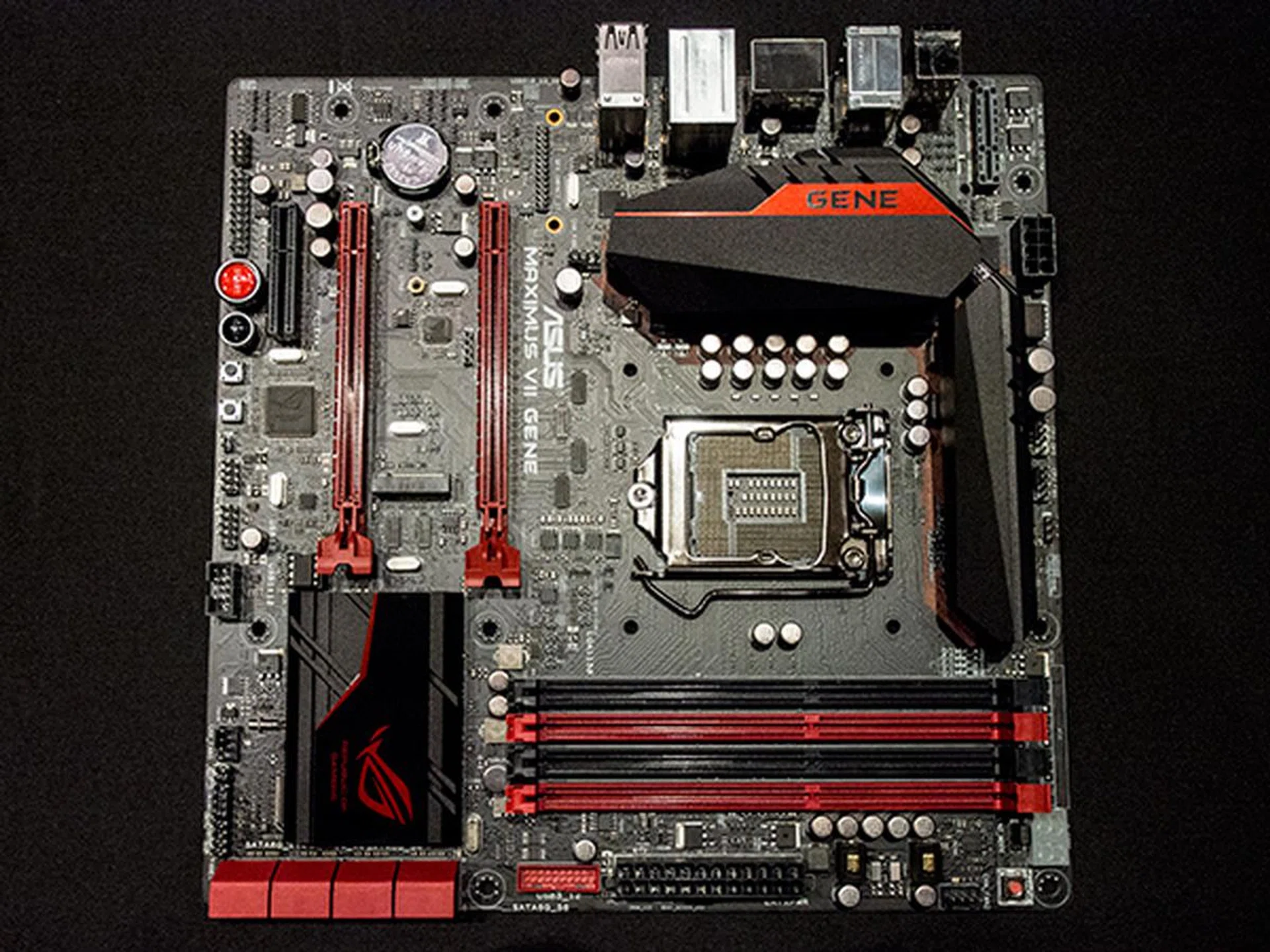 The Maximus VII Gene is the micro-ATX solution in the ROG series. It comes with two PCIe 3.0/2.0 graphics slots and one PCIe x4 slot. There are a total of eight SATA ports as well as support for the new M.2 interface. Like the other two ATX equivalent, it also comes with a total of six USB 3.0 and seven USB 2.0 ports. For audio, it uses the removable SupremeFX Impact II daughterboard.