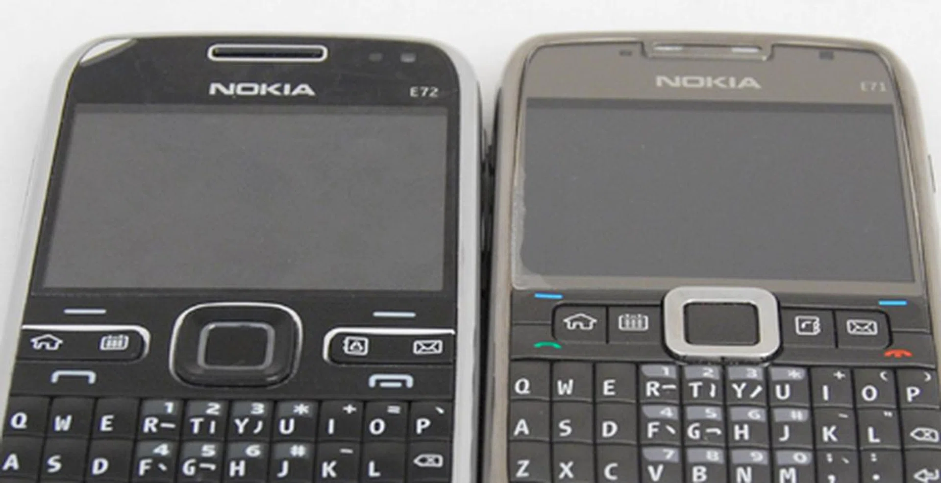 A new layout for the navigation buttons, with the four shortcut keys now separated from the five-way navigation track pad.