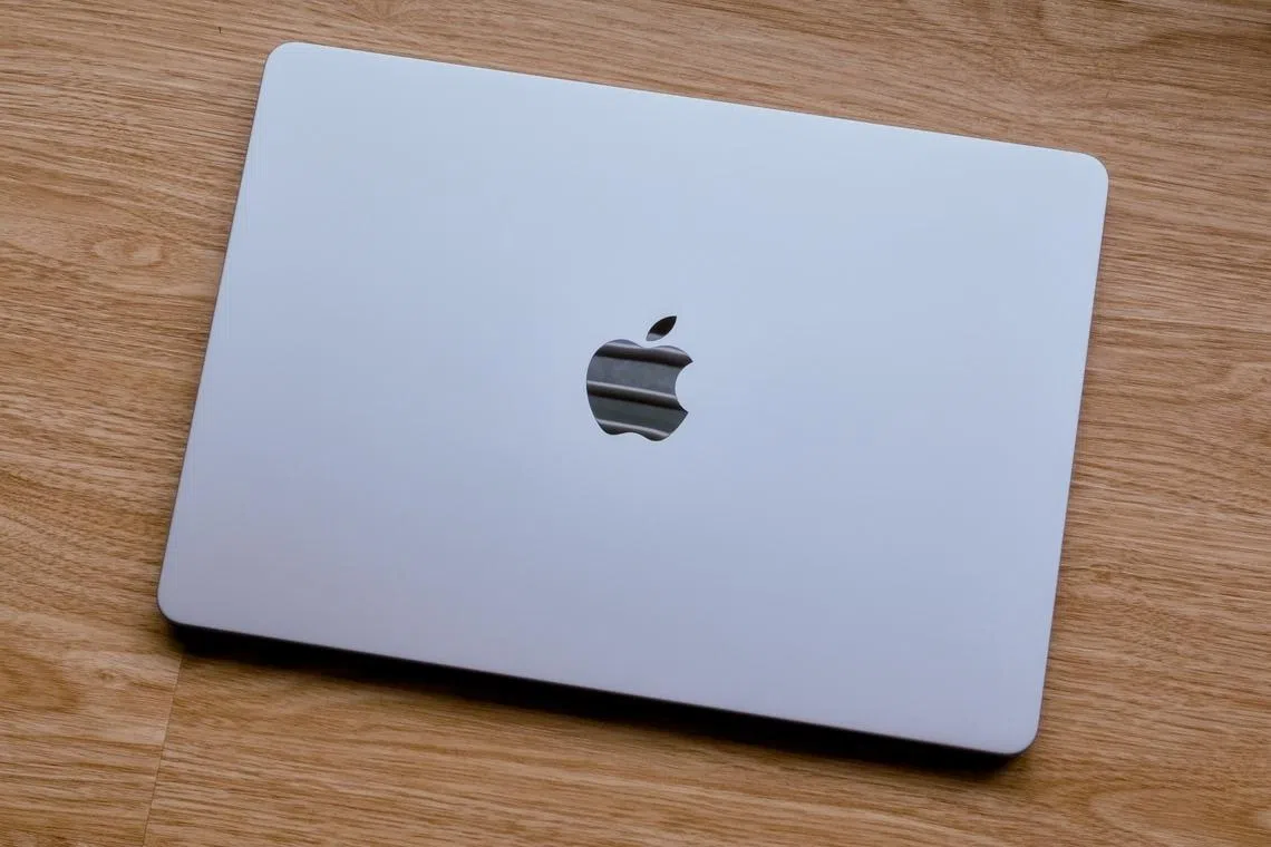 Apple’s low-cost MacBook will reportedly come in bright colours to entice customers