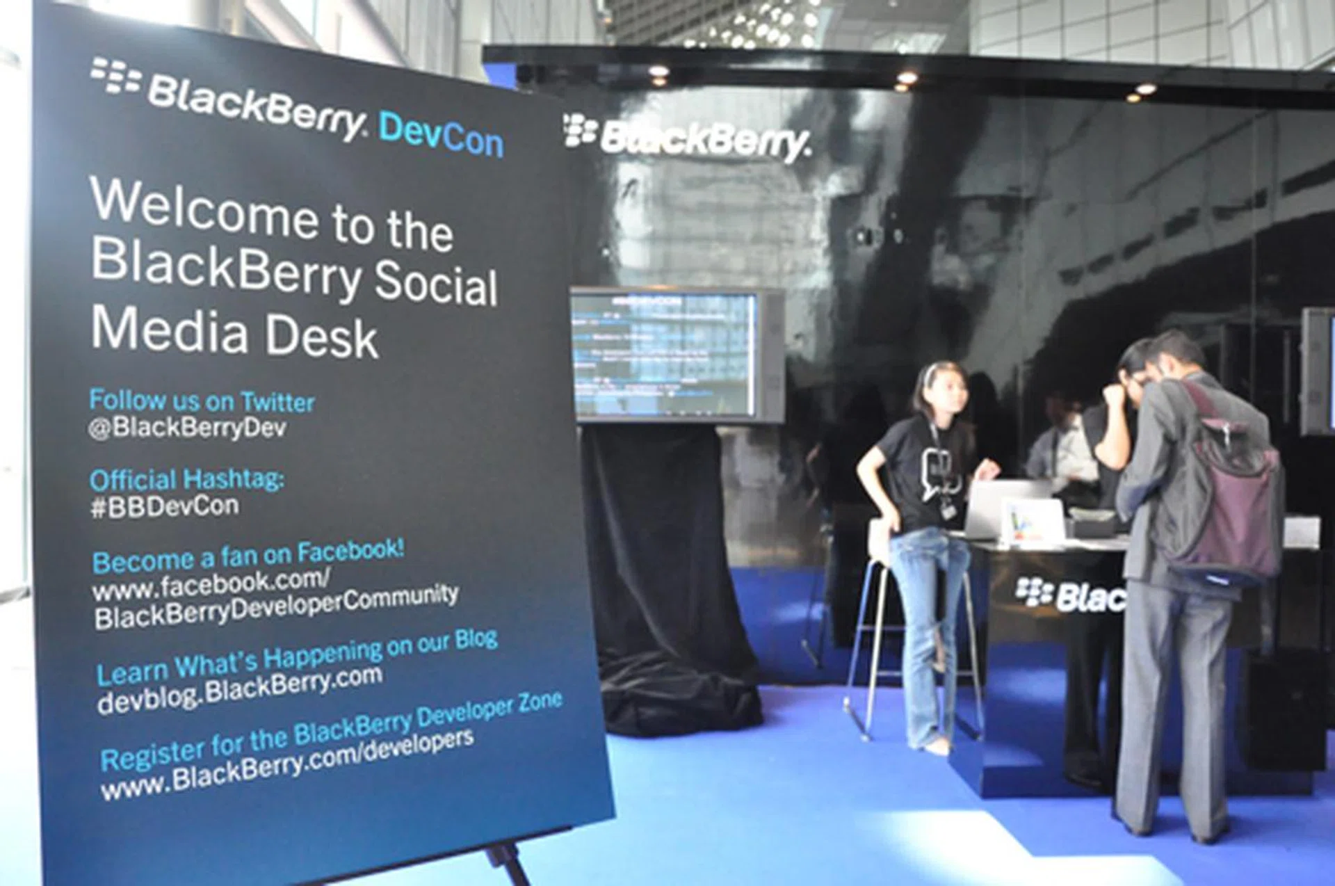   Other than seminars and hands-on lab sessions, the Mobility Pavilion on Level 3 garnered quite a fair bit of attention. Aside a dedicated Social Media Desk, attendees could also purchase BlackBerry accessories as well as partake in activities at partnering booths.