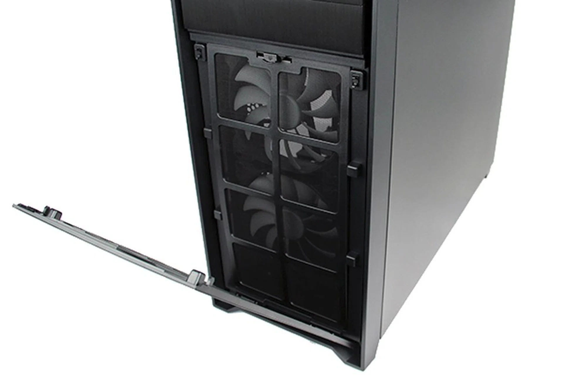 Pushing onto the bottom half of the front panel releases it, revealing two 140mm front-facing intake fans covered by a dust filter, which can be easily unlatched for cleaning.