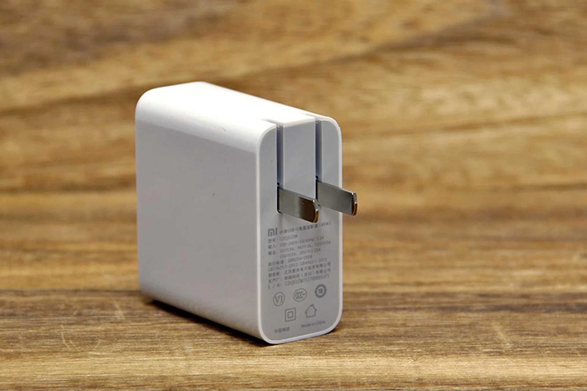 While it supports 100 to 240V AC, it uses China's 2-pin plug. But that's easily handled with a 2-dollar adapter. A modular plug design with removable AC plugs to fit different power points around the world would be nice, of course.