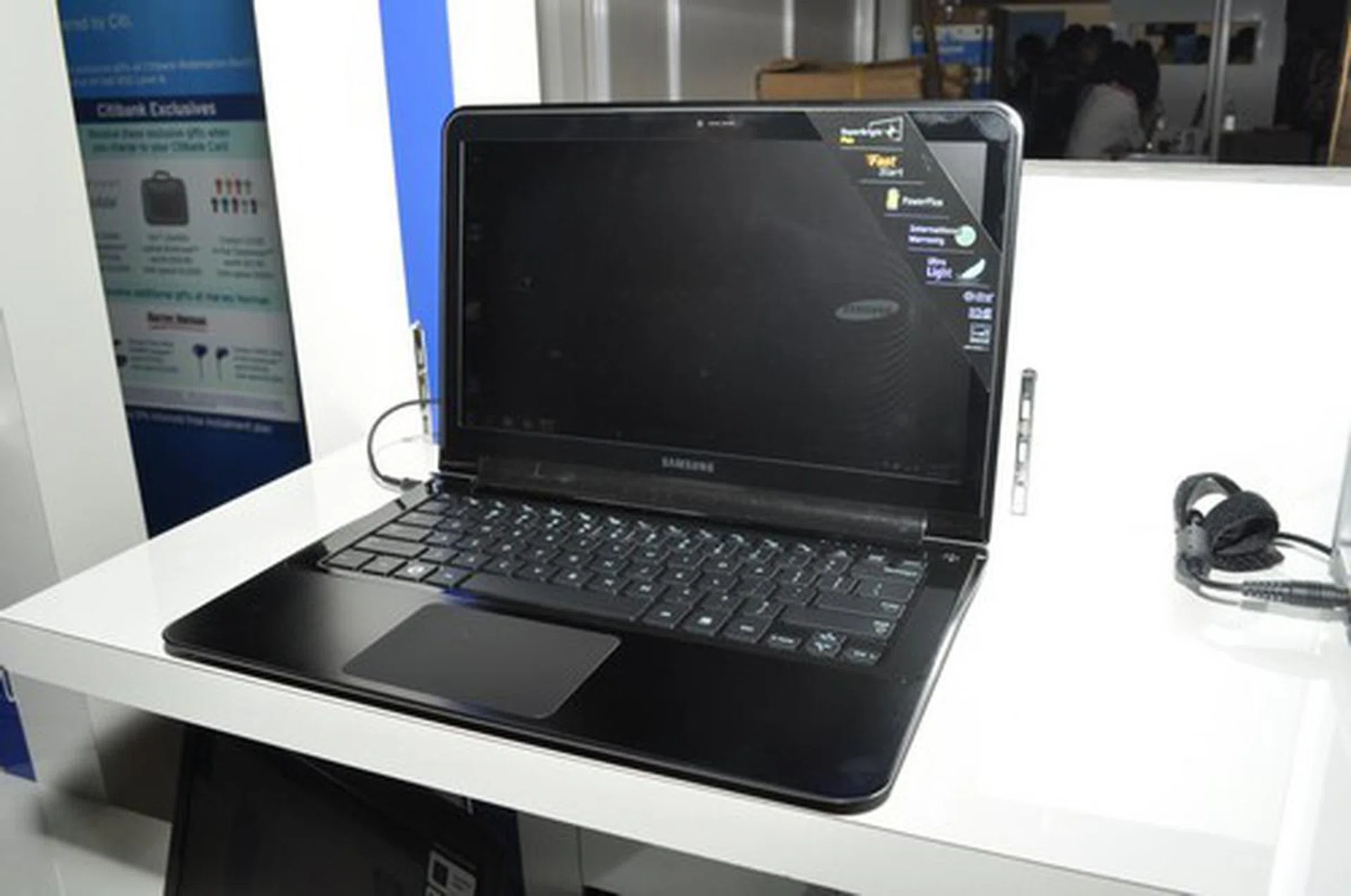 The ultra thin and light Series 9 900X3A 13.3" notebook features an Intel Core i5-2537M 1.4GHz processor, 4GB of RAM, 128GB SSD for $2488 (U.P. $2688). Limited stocks only.