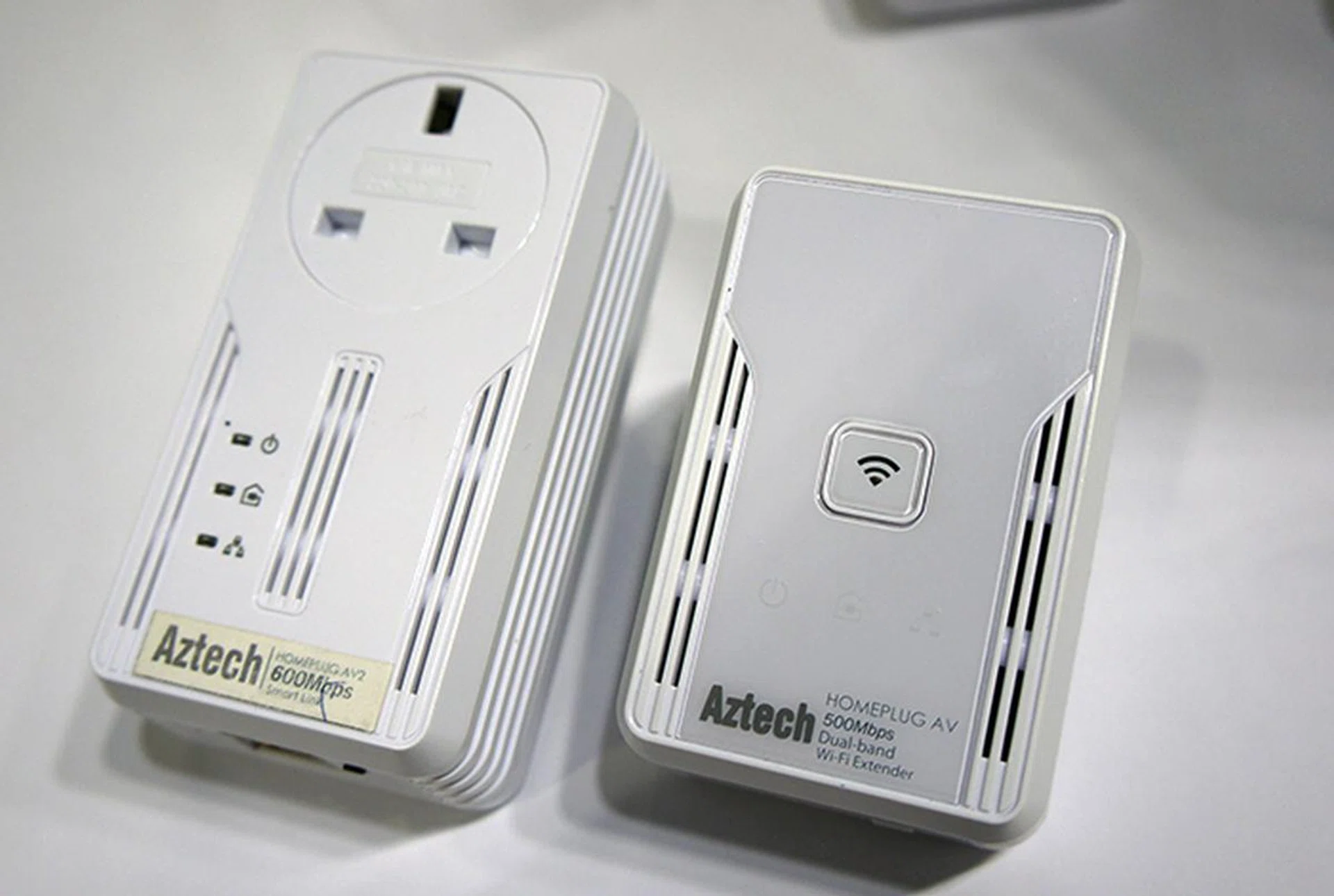The Aztech 600Mbps HL119EP HomePlug and 500Mbps HL117EW HomePlug wireless extender are available at $125 (U.P.: $149).