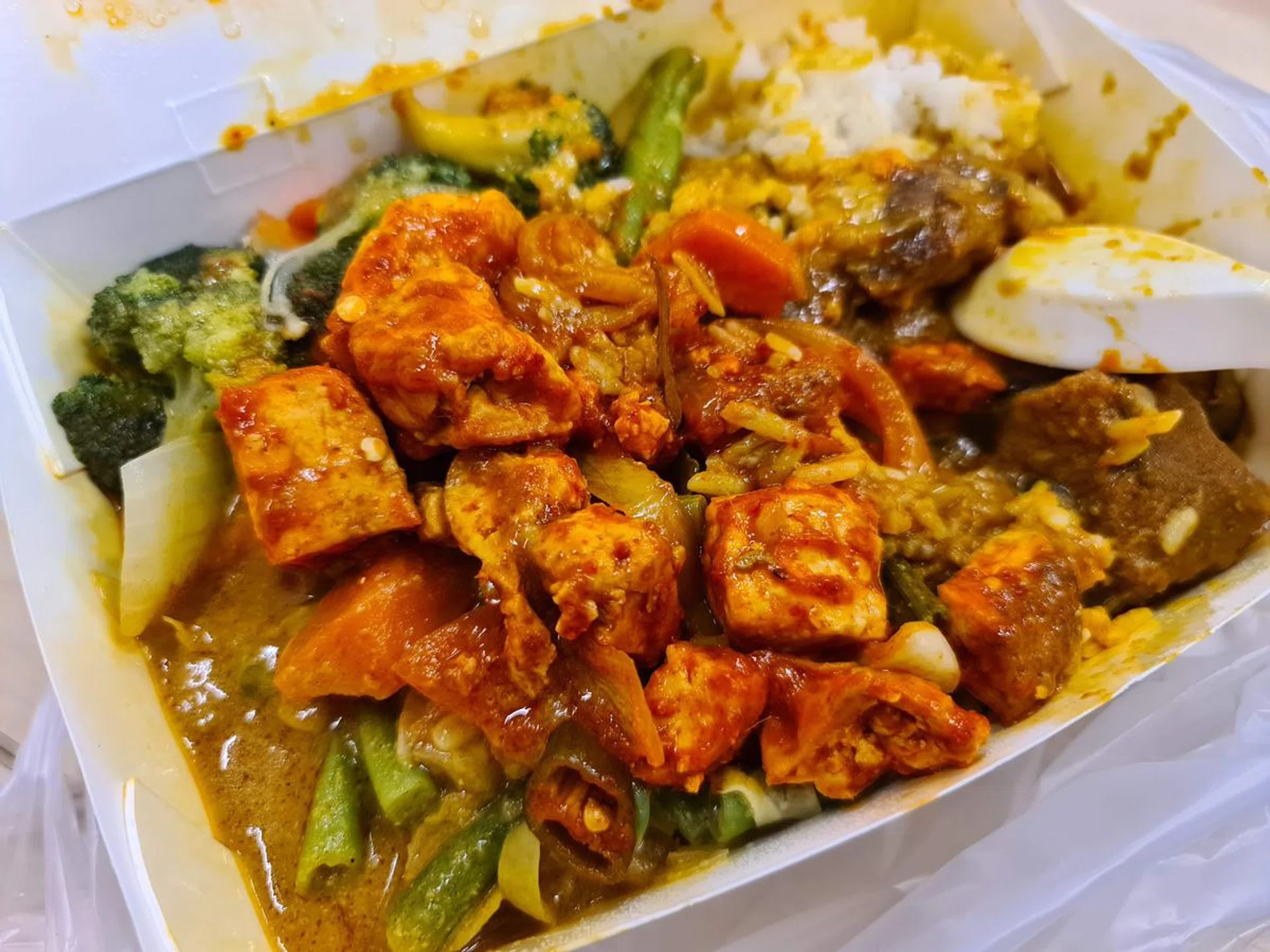 In some cases, the S20/S20+ produced images with blurring off-centre...