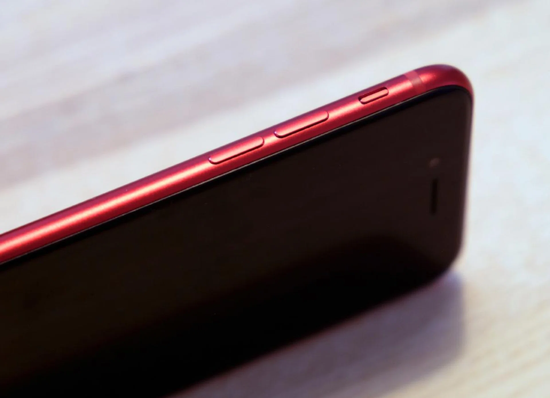 Aluminium and glass are used in the construction of the new iPhone SE.
