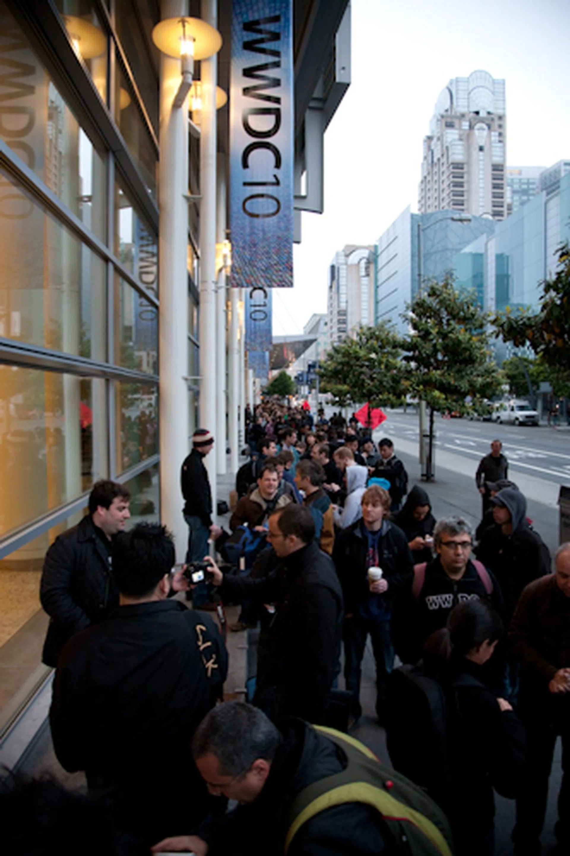 The line around the Moscone Center building started as early as 8.30pm the night before! 