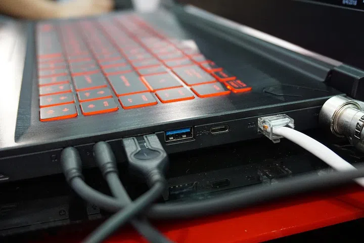 On the right profile, you get headphones-out, mic-in, twin USB 3.0 type-A ports, a USB 3.1 Type-C port, and an RJ45 Gigabit LAN port.