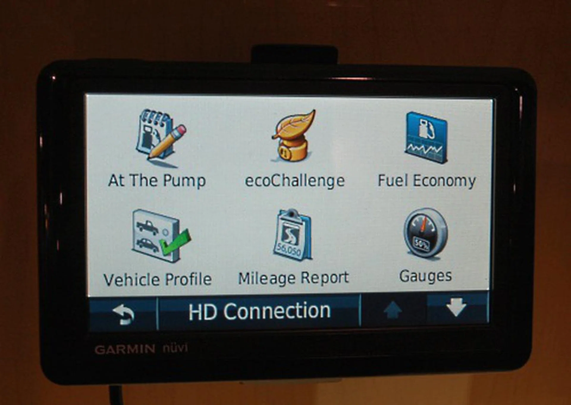 One year after CES 2009 where ecoRoute was first announced, how is the state of this software that helps to make you a greener (and likely save costs) driver? There's a new ecoRoute HD, which is available on the Nuvi 1260, 1370, 1390, 1490, and 1690, and has a wireless dongle that transfers crucial information like throttle position and air intake temperature to the nuvi device. The better for the software to calculate the best and green route. Or even teach you to drive in a greener fashion.