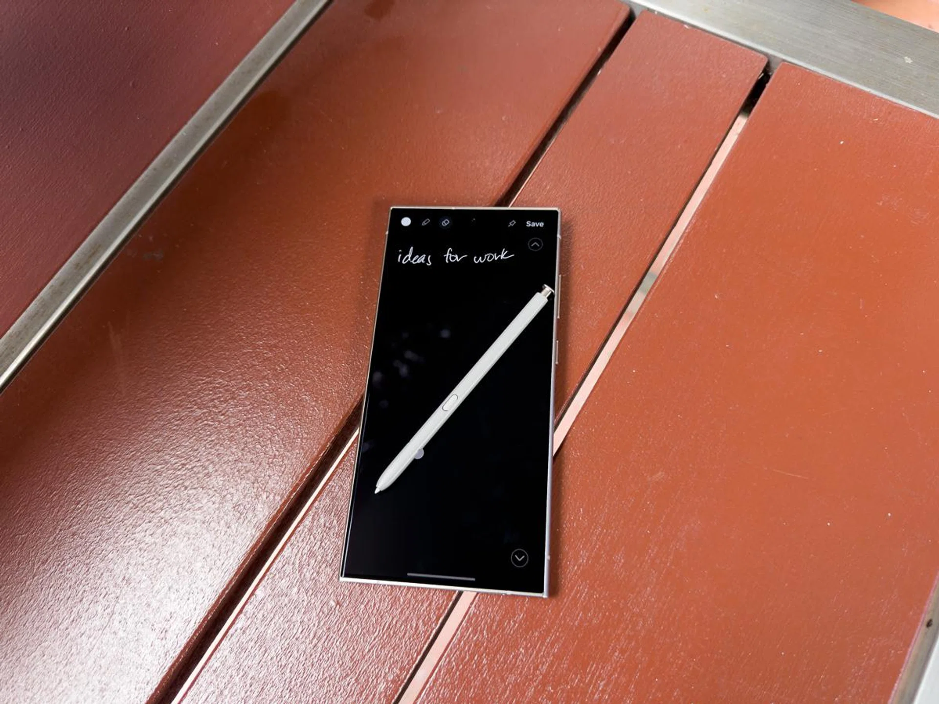 Being able to take notes while the screen is locked is handy.