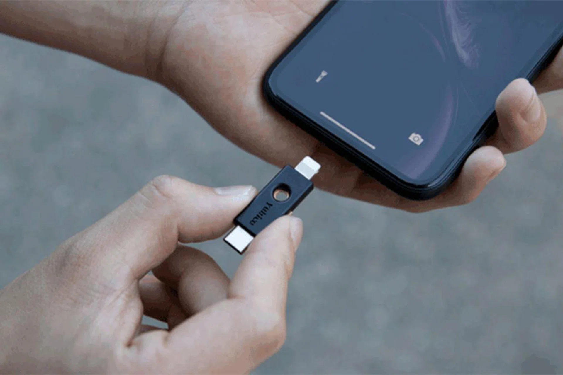 The YubiKey 5Ci has dual connectors for Lightning and USB-C. (Image: Yubico.)