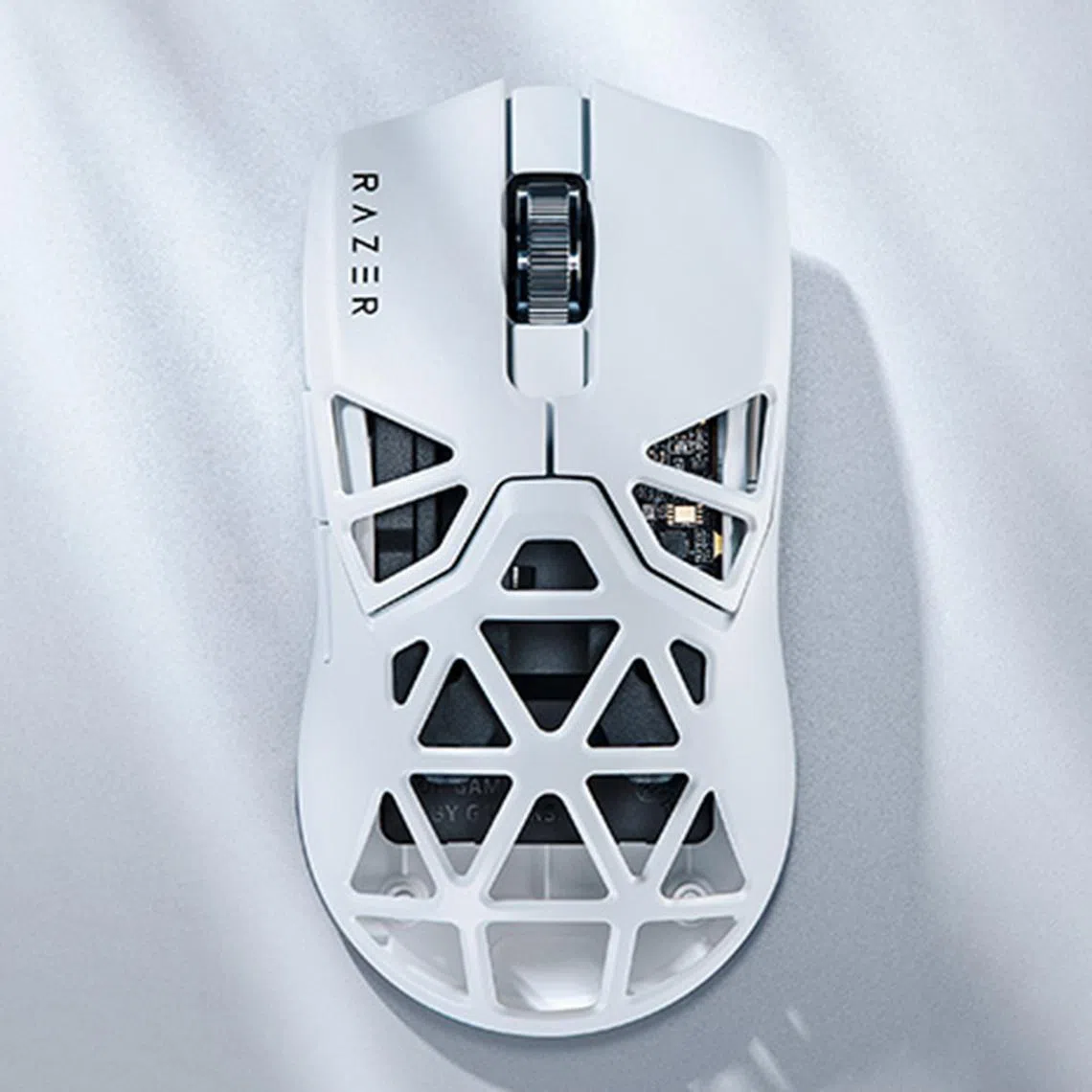 Razer's all-new white edition of the Viper Mini Signature Edition