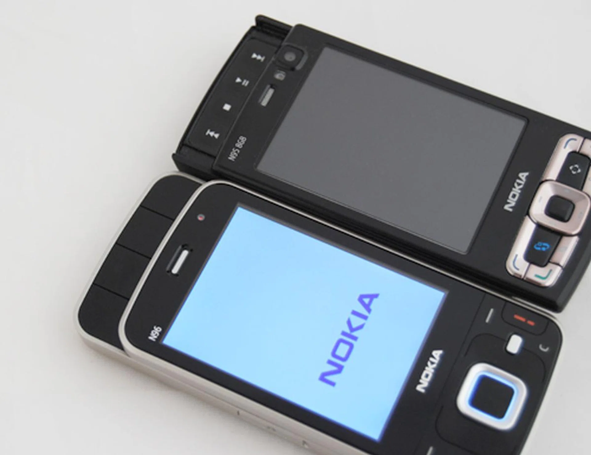 Once more, we see the subtle design factor coming into play, in the form of the well-hidden multimedia buttons that's made obvious by the backlight underneath it as you toggle around your music and video. The buttons won't have the tactile feed as what you see on the N95 (top), but we cannot deny that it does make the N96 look very sleek on the outside.