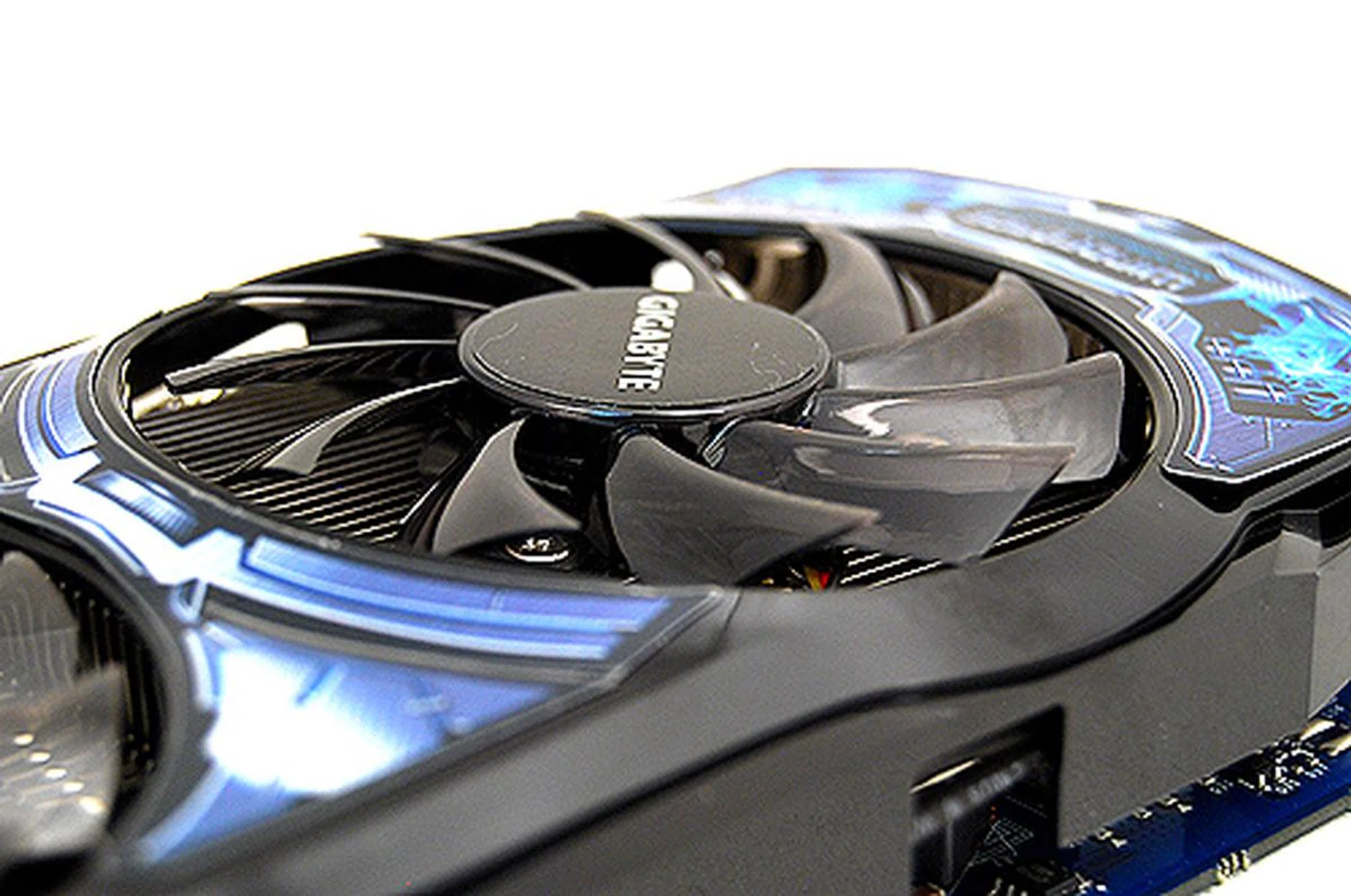 The fans are slightly angled to reduce turbulence for smoother air flow.