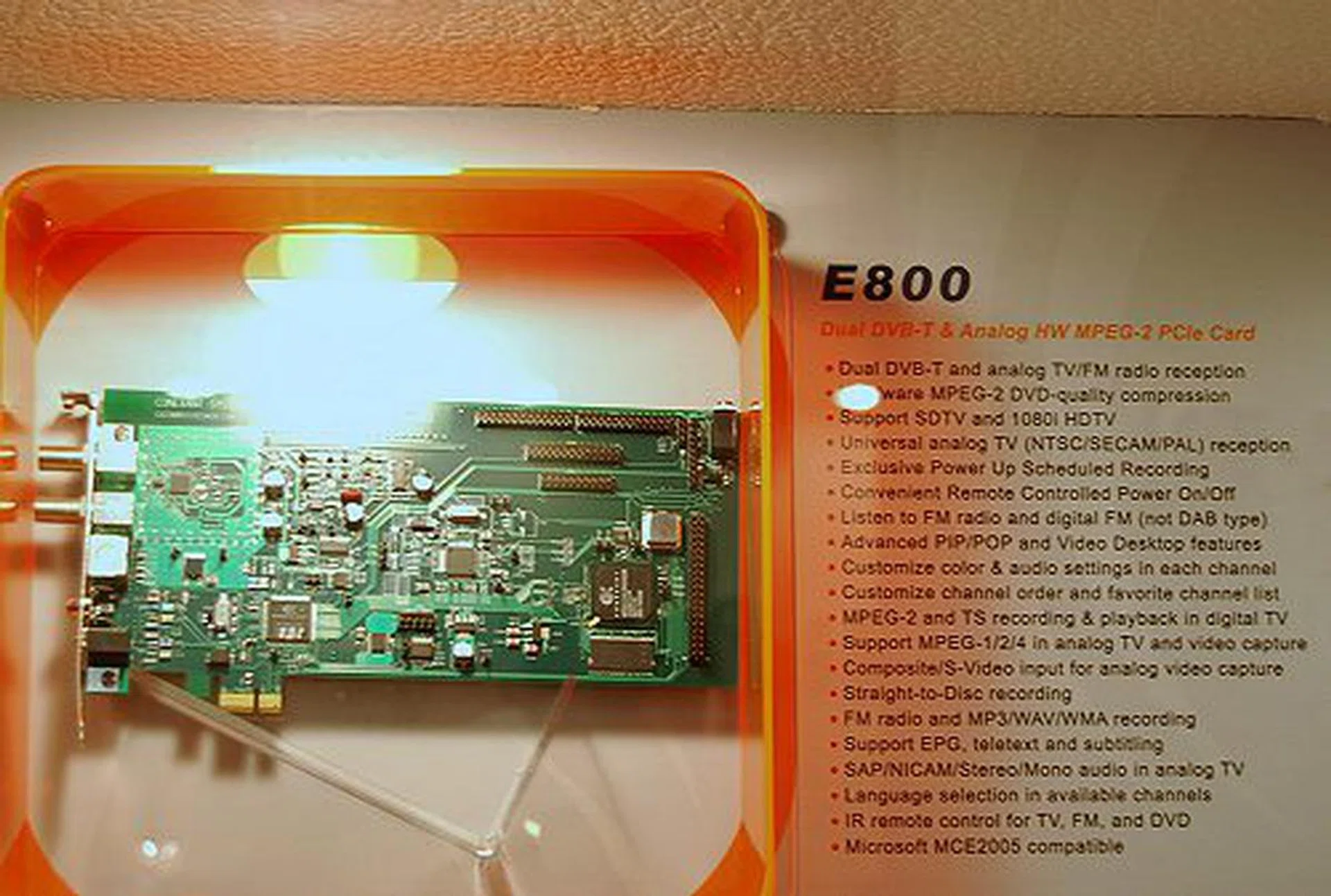 Further up the scale is the E800 dual DVB-T and analog hardware MPEG2 card. This has all the functions of the E7000 but with added FM radio and full SAP/NICAM/Stereo/Mono audio of analog TV.