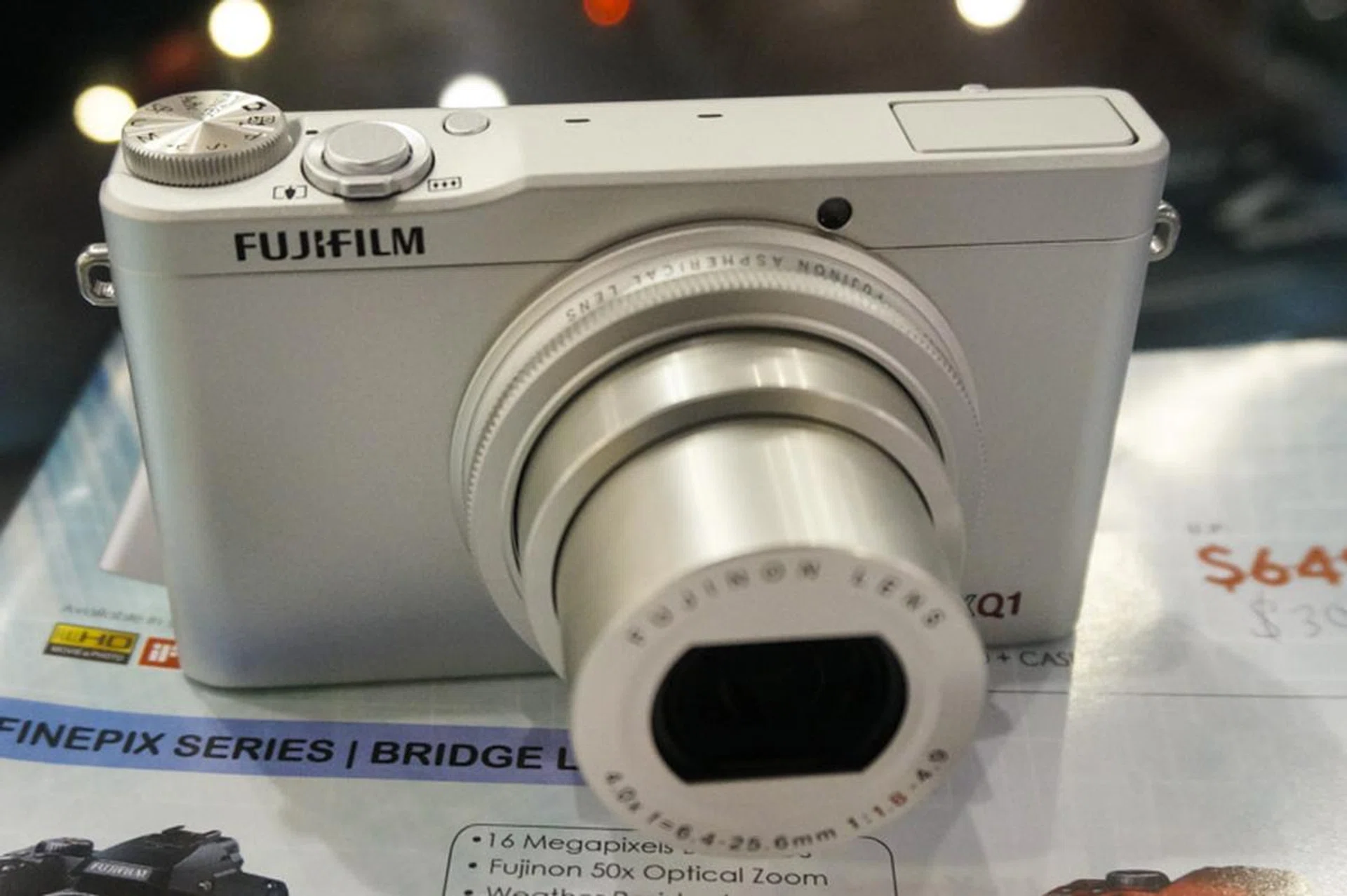 If you’re looking for a compact camera, do check out Fujifilm’s XQ1, as it features a 12MP X-Trans CMOS II sensor, f/1.8-4.9 zoom lens with 4x optical zoom and the ability to do Wi-Fi image transfer. This is going for just $309 at the show, and comes with a free 8GB SD card and a carrying case. That’s less than half the regular price of $649! 
