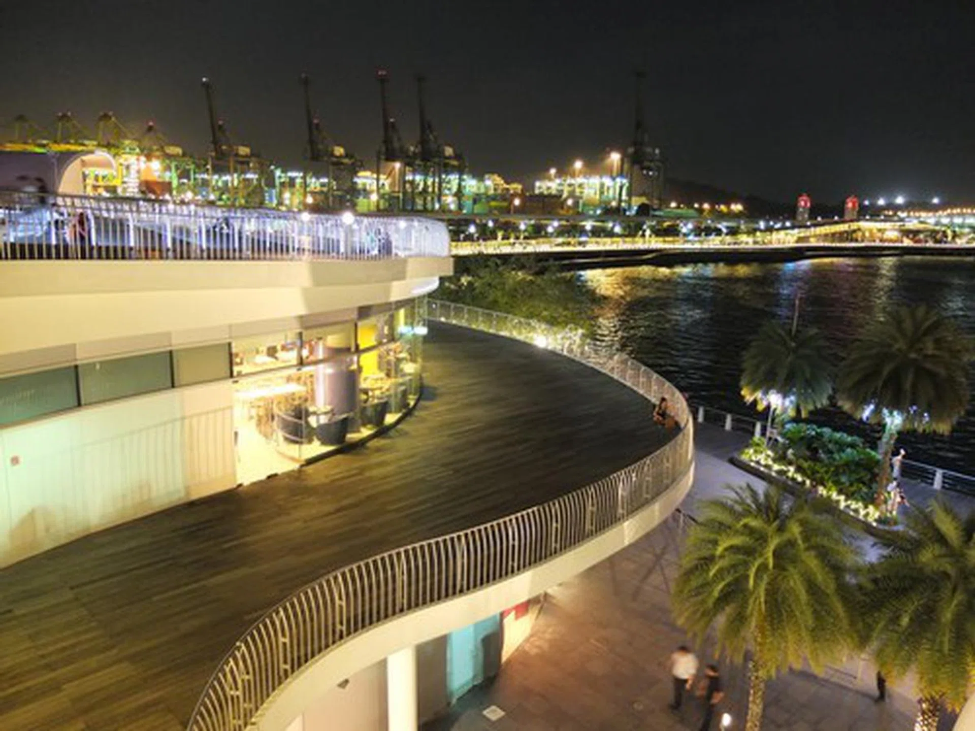 ISO800. Click for full resolution image.