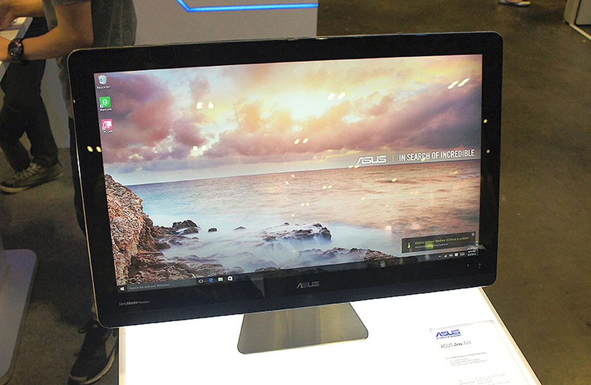 Another Skylake device that we saw from ASUS is their new Zen AIO. Unfortunately, this isn't for sale yet. There's a 23.8-inch and a smaller 21.5-inch model. The larger model will feature a 4K display and will be powered by Intel's new and yet to be announced Core i7-6700T processor. It will feature 32GB of DDR4 RAM, Intel HD Graphics 530, and discrete graphics in the form of NVIDIA's GeForce GTX 960M. For storage, it will have a 128GB SSD and a 1TB HDD. It will also come preloaded with Windows 10. There's no word yet on availability and pricing.