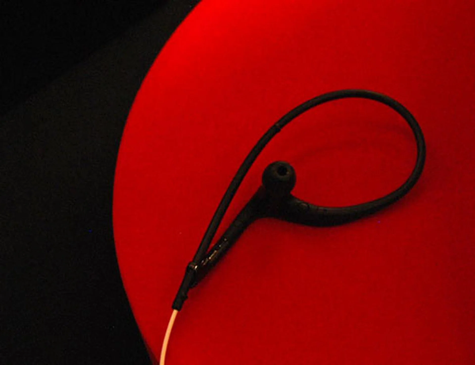 An adjustable ear loop design ensures that the headphones will stay put during your activities.