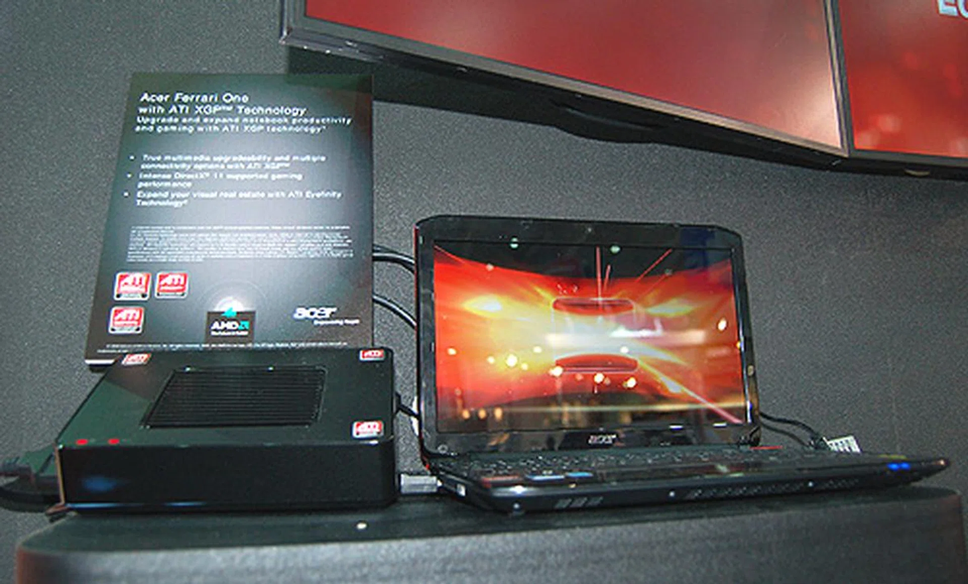 This is an external graphics processor - XGP. With it, even a little Acer Ferrari One netbook is capable of driving up to three monitors simultaneously.