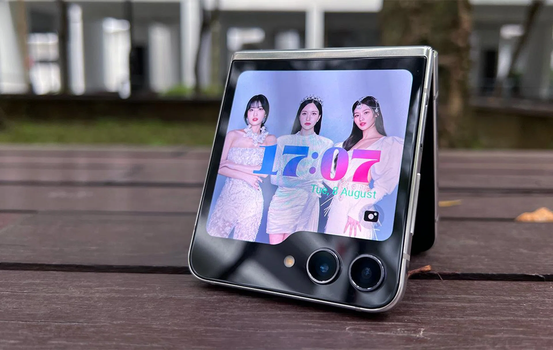 Samsung Galaxy Z Flip5 with customised wallpaper, clock, and date style.