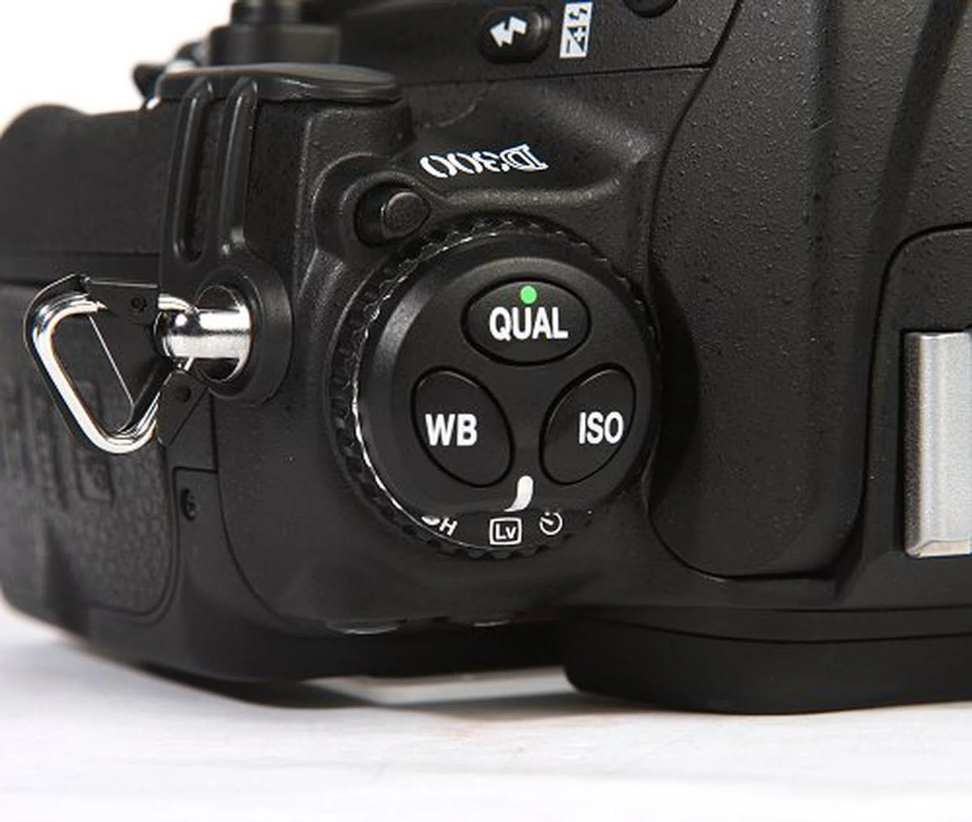 'Lv' on the dial denotes Live view.