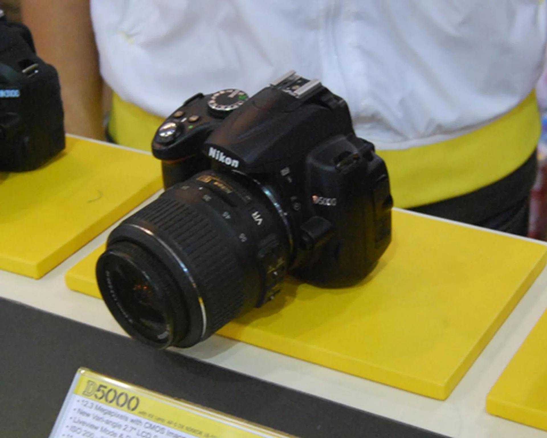 On a tight budget, but feeling the urge to be a serious shutterbug? The Nikon D5000 should give you a good headstart, with its kit package going for $1099. This gets you the Nikon D5000 body with an AF-S DX Nikkor 18-55mm f/3.5-5.6G lens, working in tandem with its 12.3-megapixel CMOS image sensor, capable of ISO values of up to 3200. 