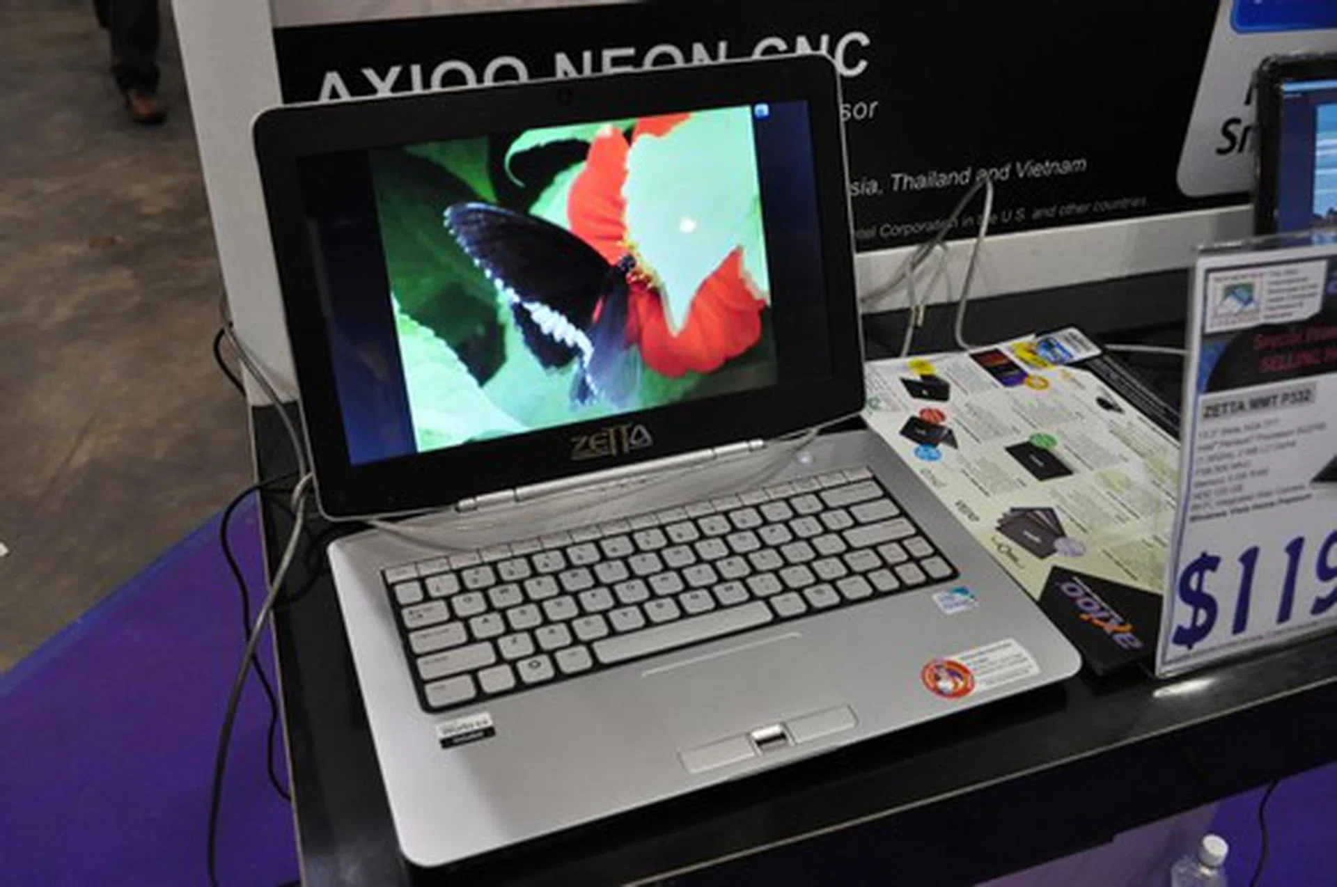 The Zetta MMT P332 has a 13.3" wide screen, an Intel Pentium Processor SU2700 1.30GHz, 3GB of RAM, a 120GB HDD and free portable HDD and optical mouse. For $1199.