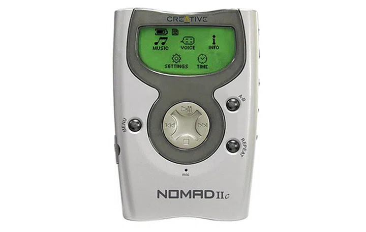 Creative Nomad 2 MP3 player from the early 2000. (Image source: Amazon)