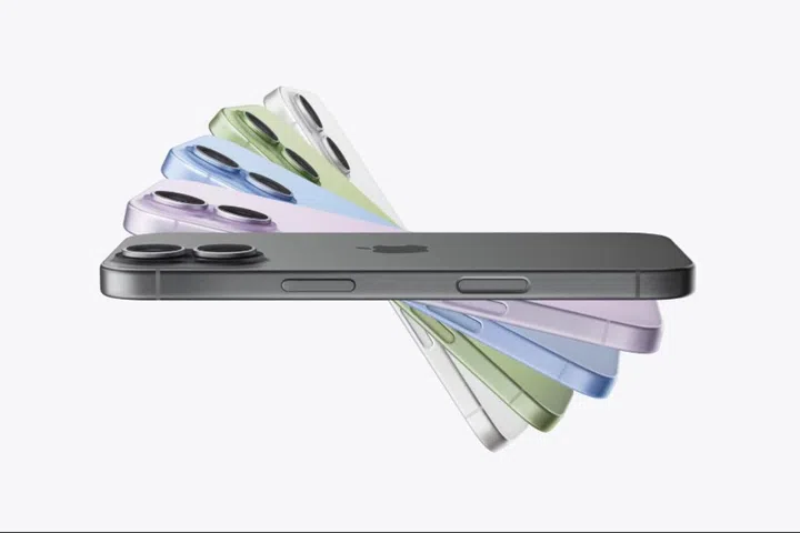 The iPhone 17’s colour options. 