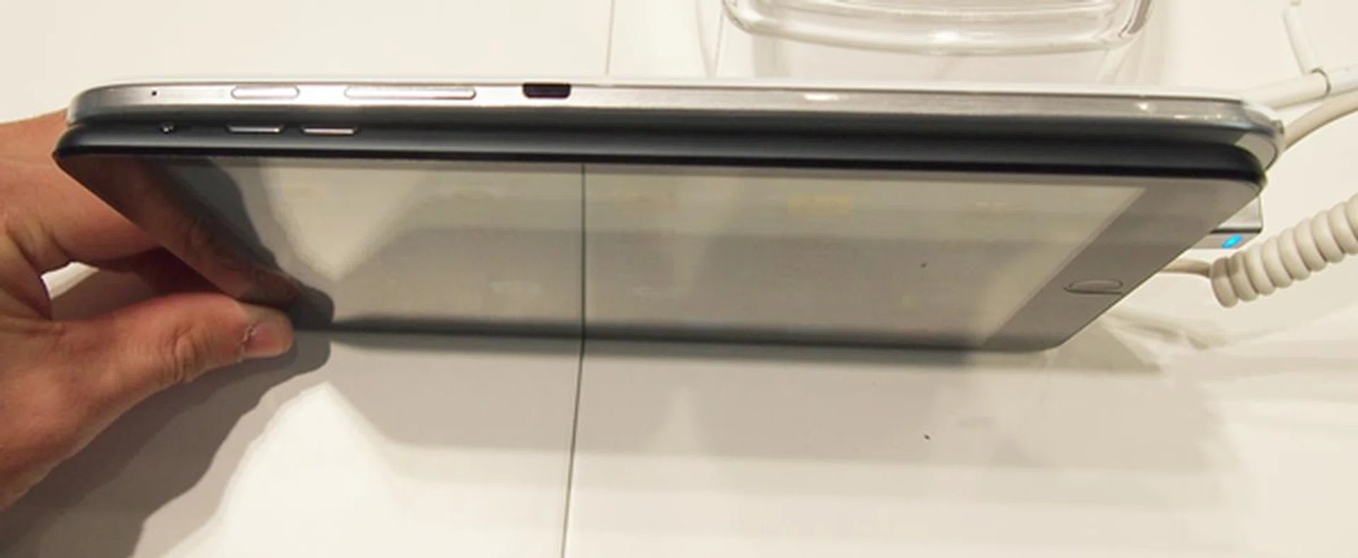 The 7.95mm Samsung Galaxy Note 8.0 comes closes to the 7.2mm thin Apple iPad mini.