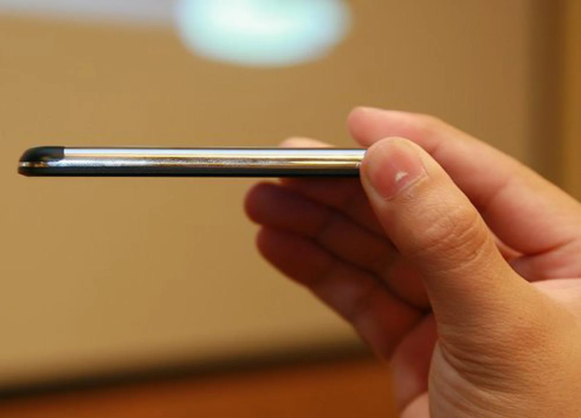 It's just 8mm thin but there's no compromise on audio quality and the responsiveness of the user interface.
