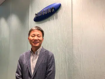 Dr. Young Kwon Yoon, of the Advanced Camera R&D Group, Mobile Communications Business, Samsung.