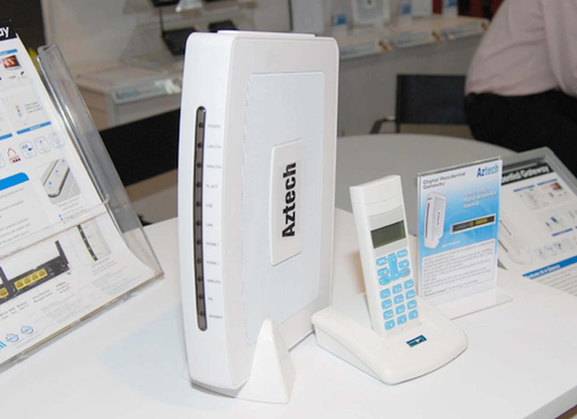  Over at the Aztech booth, the first thing that caught our eyes was the Aztech VDSL2/ADSL2+ Digital Residential Gateway, an all-in-one ADSL2+ modem that comes with 4 ethernet ports, supports 802.11n (Draft 2.0) wireless connectivity and is also a VoIP hub with its two FXS plus an FXO port for both PSTN and VoIP calls. Moreover, it is also a USB2.0 Host that allows one to utilizing printer or network storage device sharing, which definitely is a central hub for everything one wishes for in a networking device.  