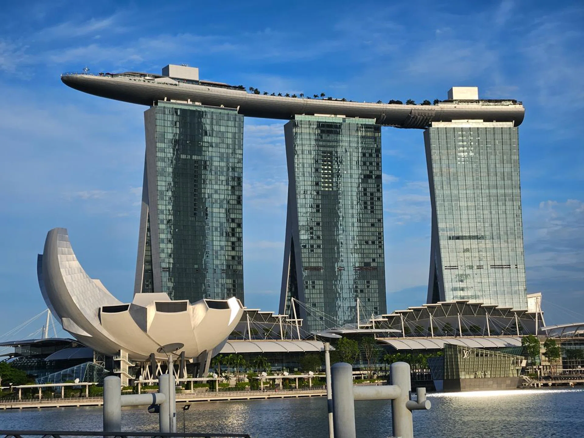 Samsung Galaxy S23, 3x optical zoom.