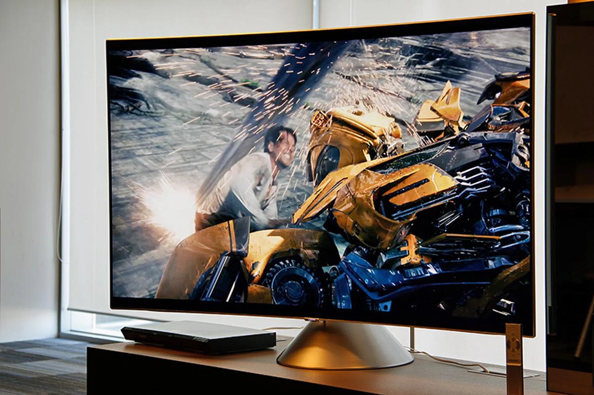 If you must have a curved TV, the only choice is the Q8C that sits in the middle of the trio. There's no curved QLED TV with the Q9F's specs.