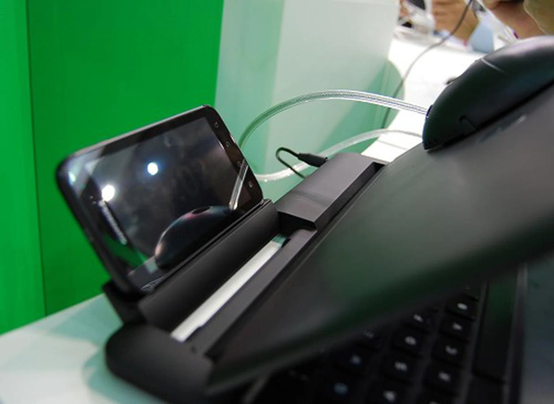 As you can see here, the Atrix phone powered by the Tegra 2 processing platform is the brains of this shell unit.