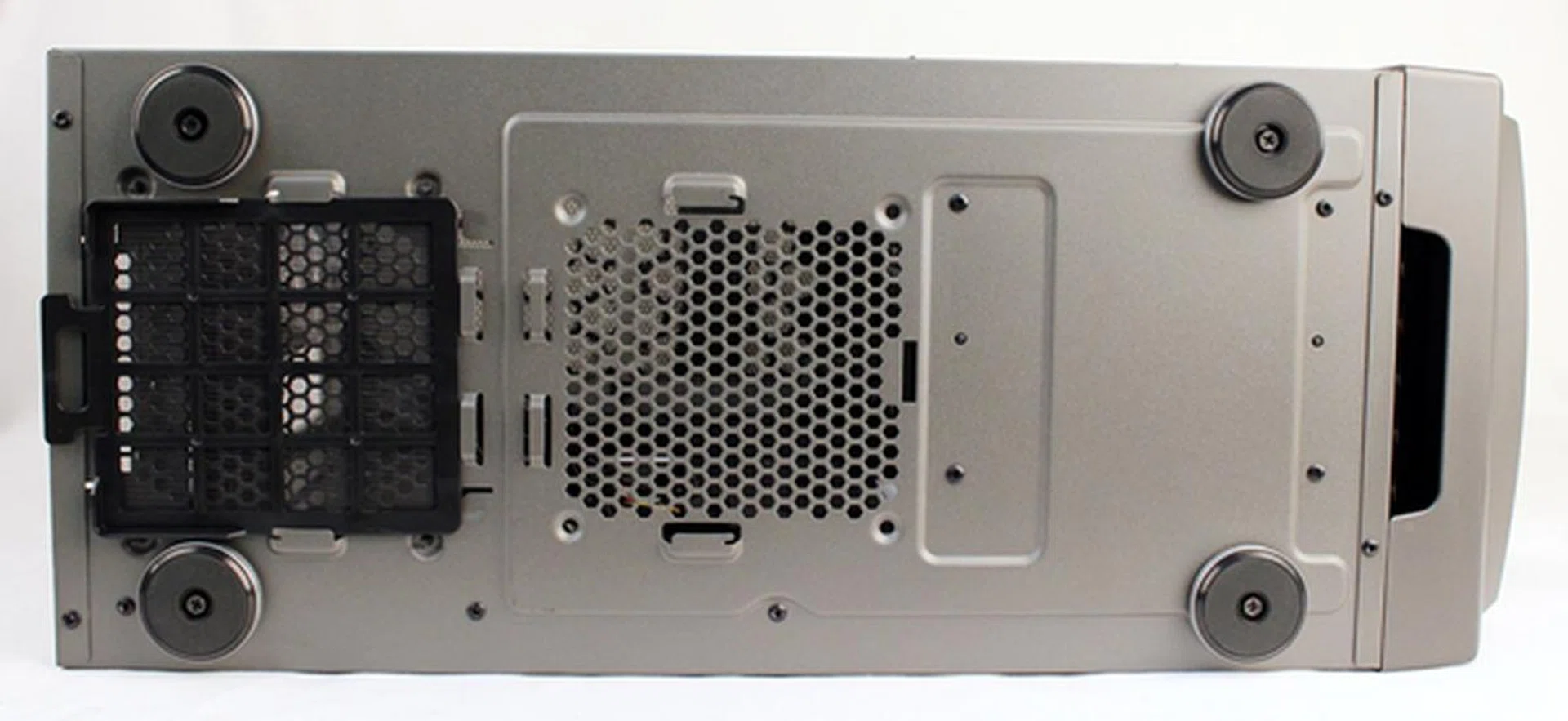 The air intake vents have slots for housing the removable filter too.