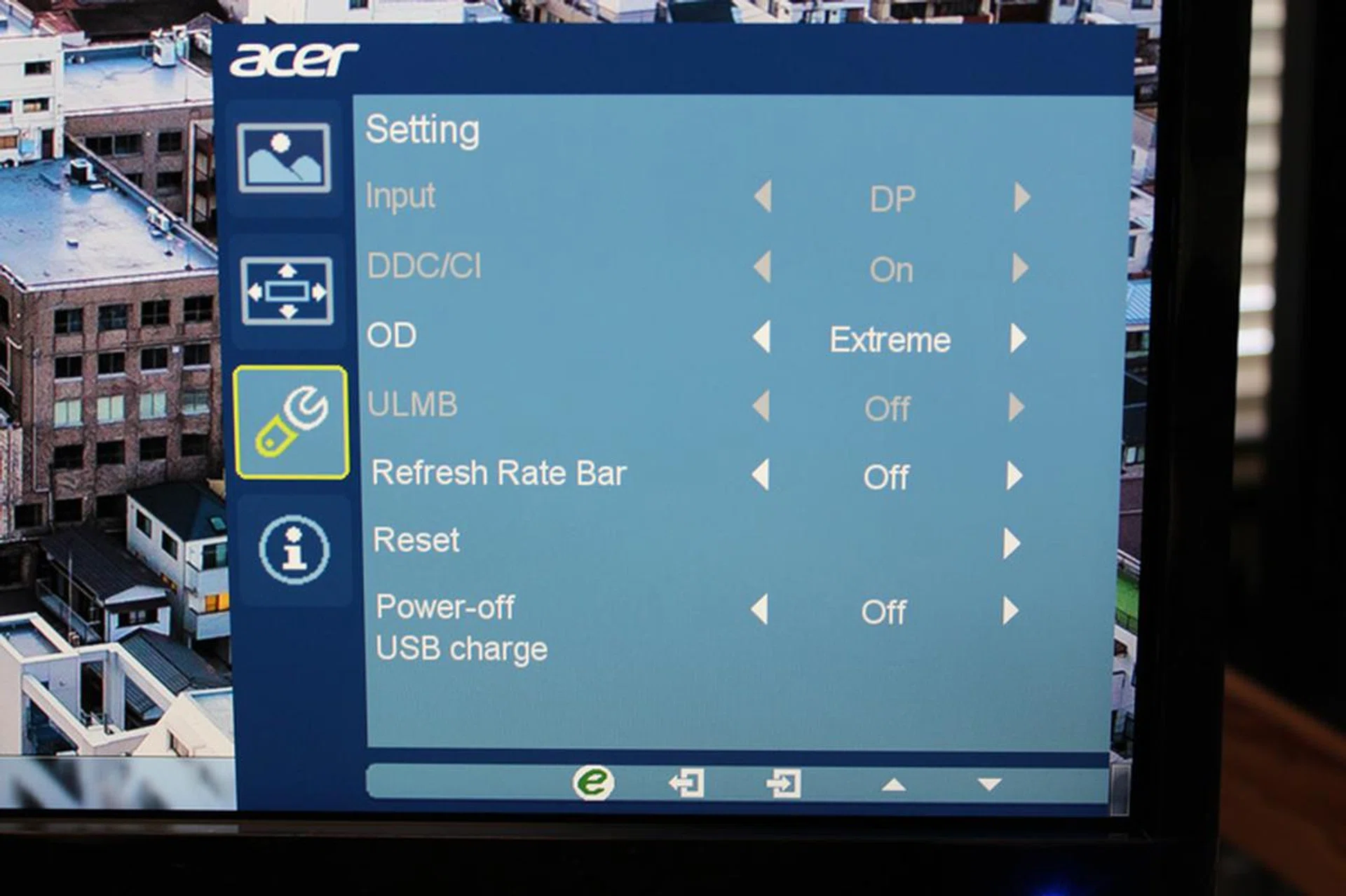Depending on whether you use G-Sync or not, some of the OSD settings may not be selectable.