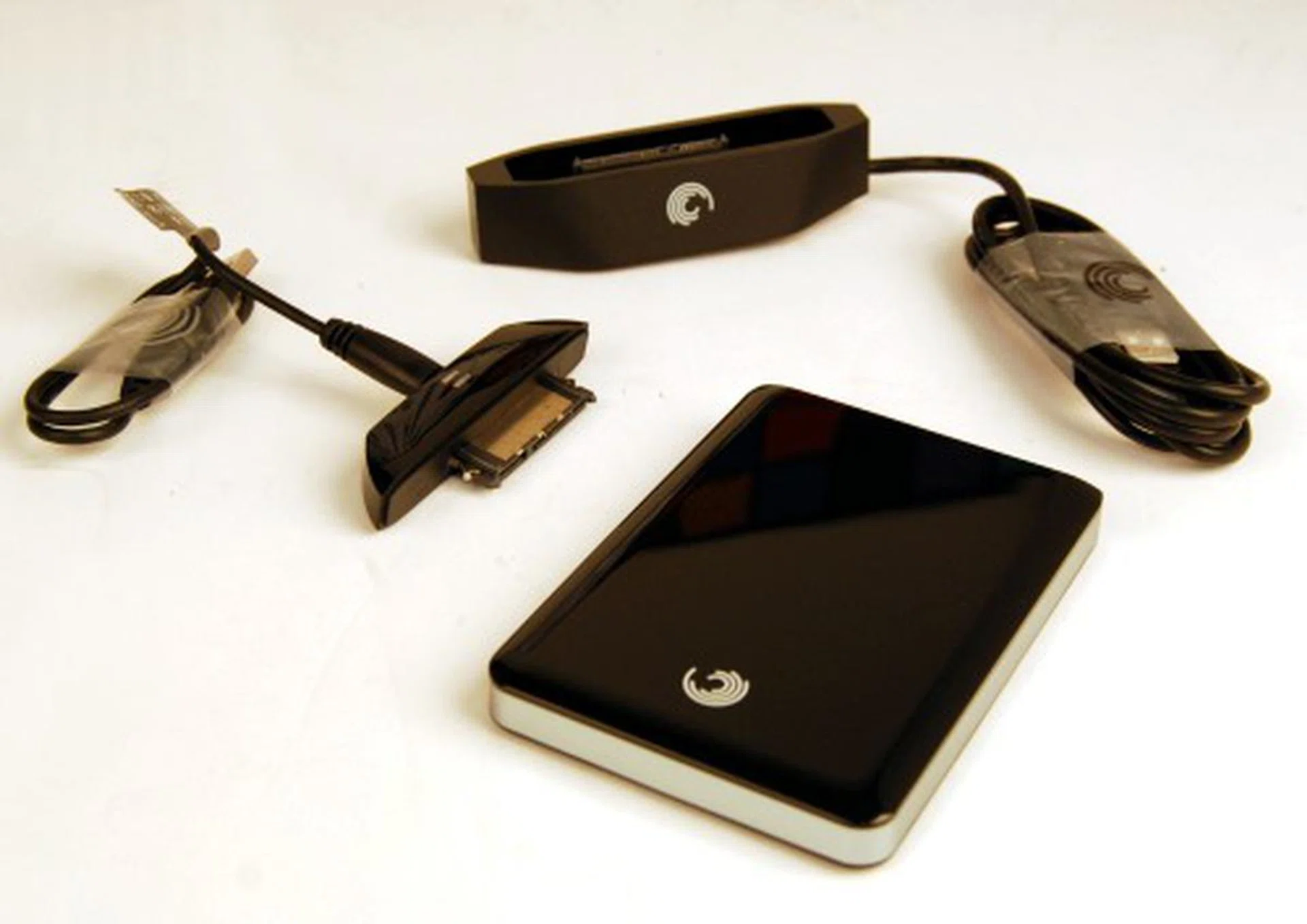 The contents of include the Seagate FreeAgent GoFlex Pro 500GB drive, GoFlex USB 2.0 interface cable, and the GoFlex Dock.